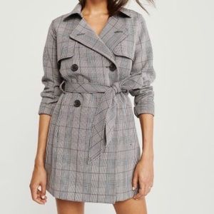 NWOT Abercrombie plaid trench coat with detachable tie belt